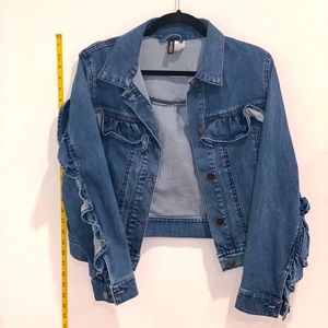 Jean jacket with ruffles sleeves and back!